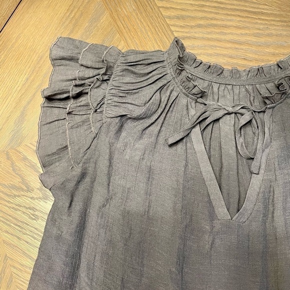 Nwot flutter sleeve top - Picture 2 of 7